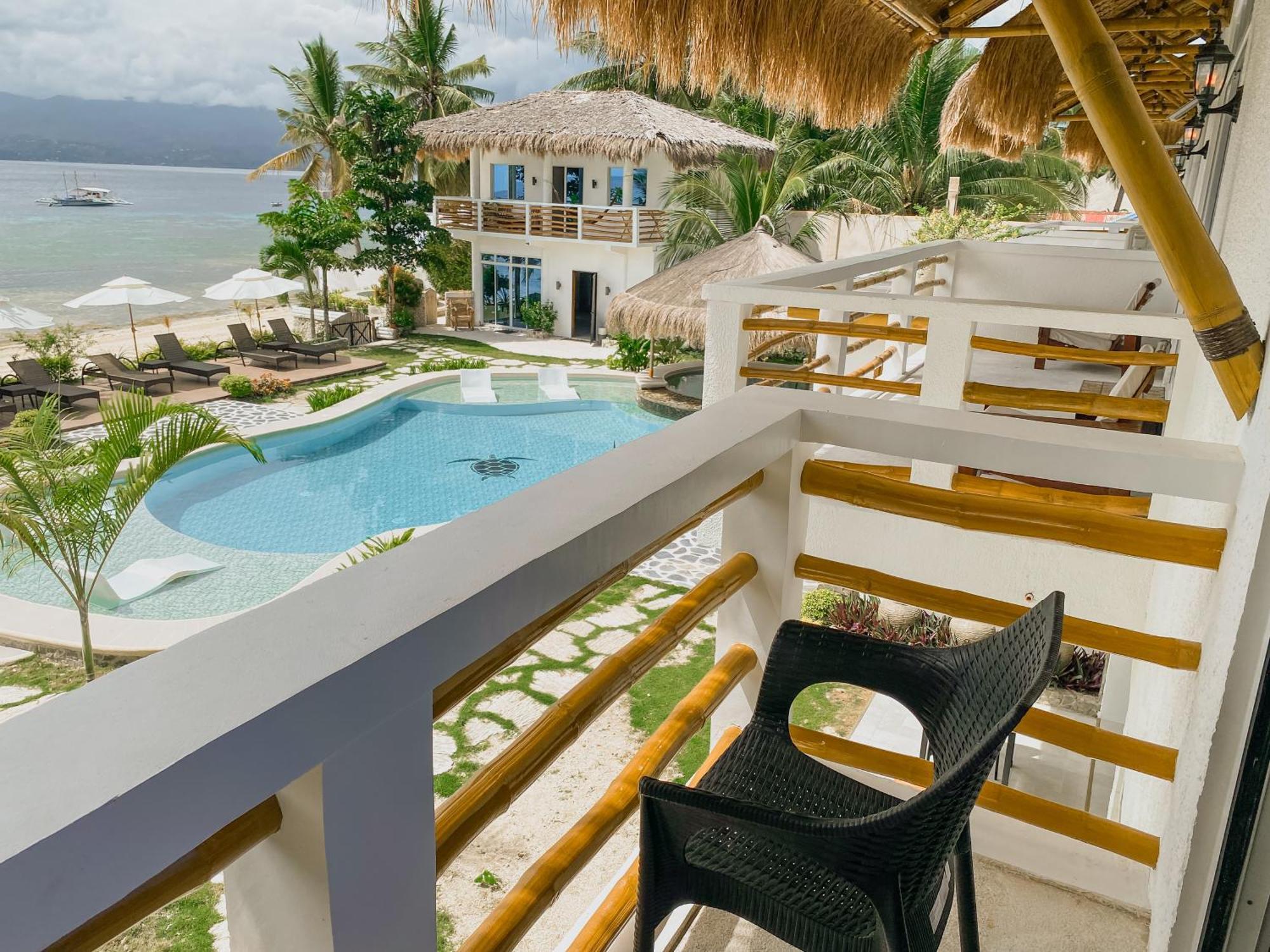 Avila'S Horizon Dive Resort Santander Exterior photo