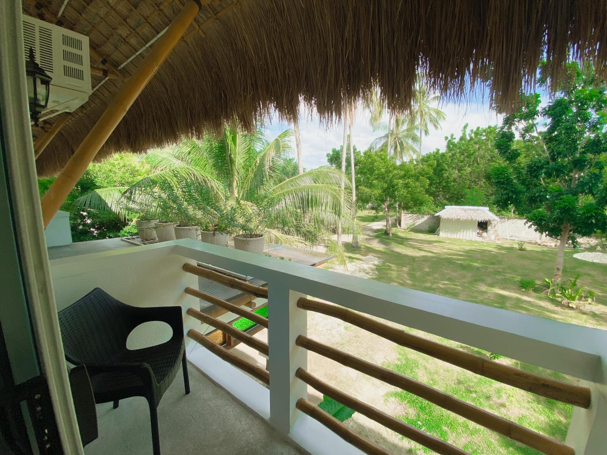 Avila'S Horizon Dive Resort Santander Exterior photo